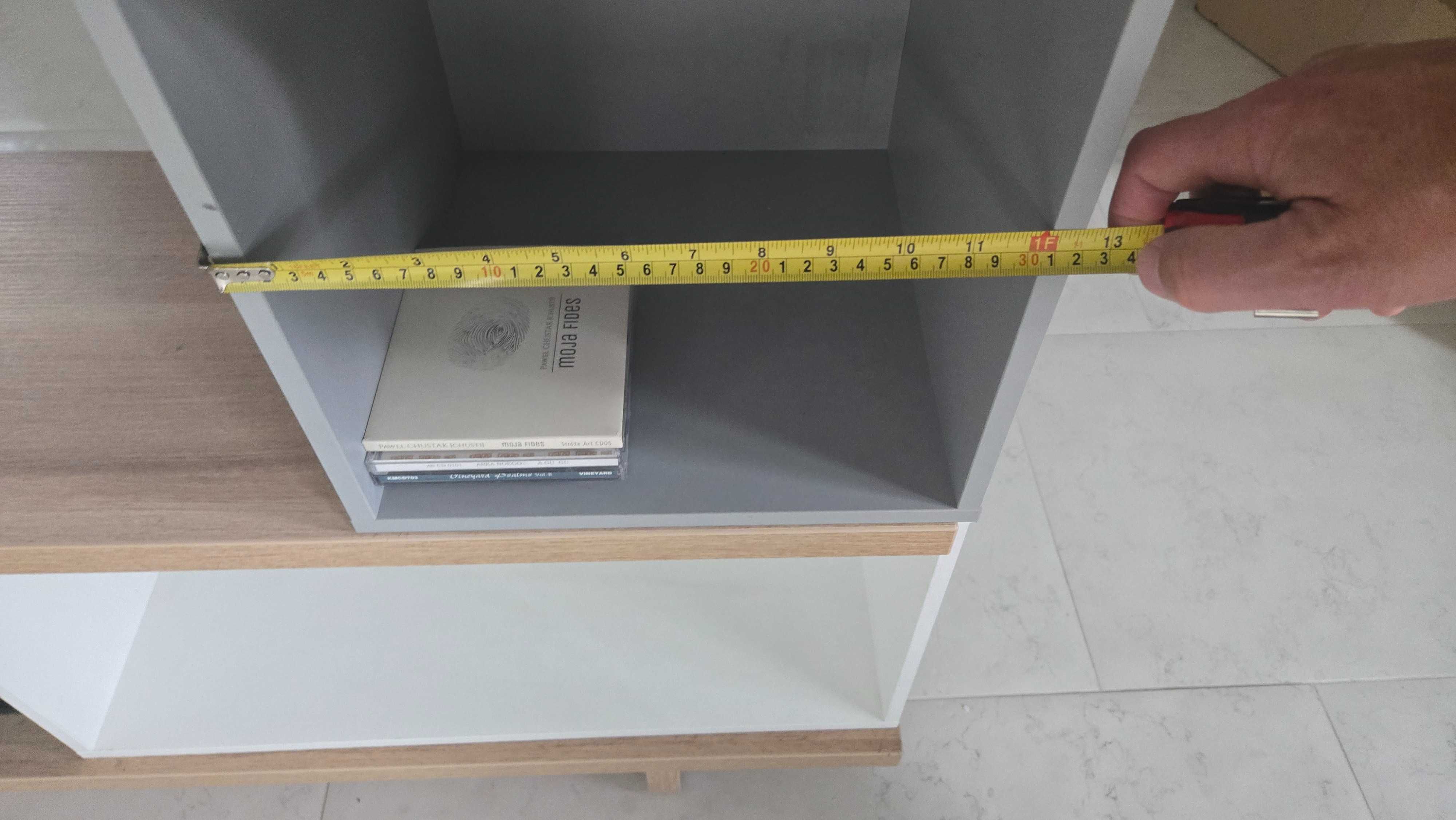 Meble VOX szafka RTV:  32cm szer x 82cm wys  x 138cm długości