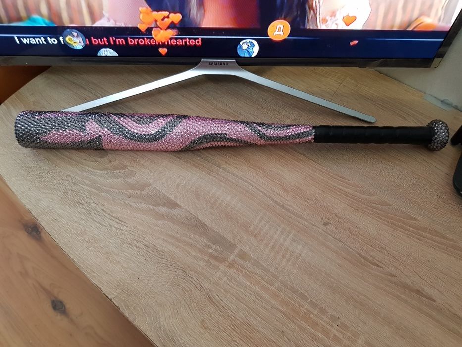 Бейсбольная бита в стразах, ХАРЛИ КВИНС и ФЛАМИНГО