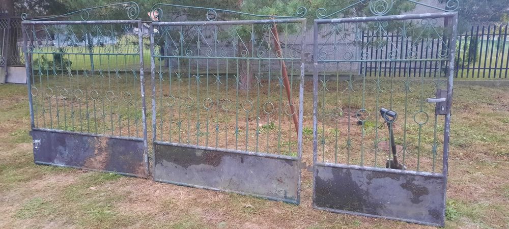 Brama metalowa z furtką