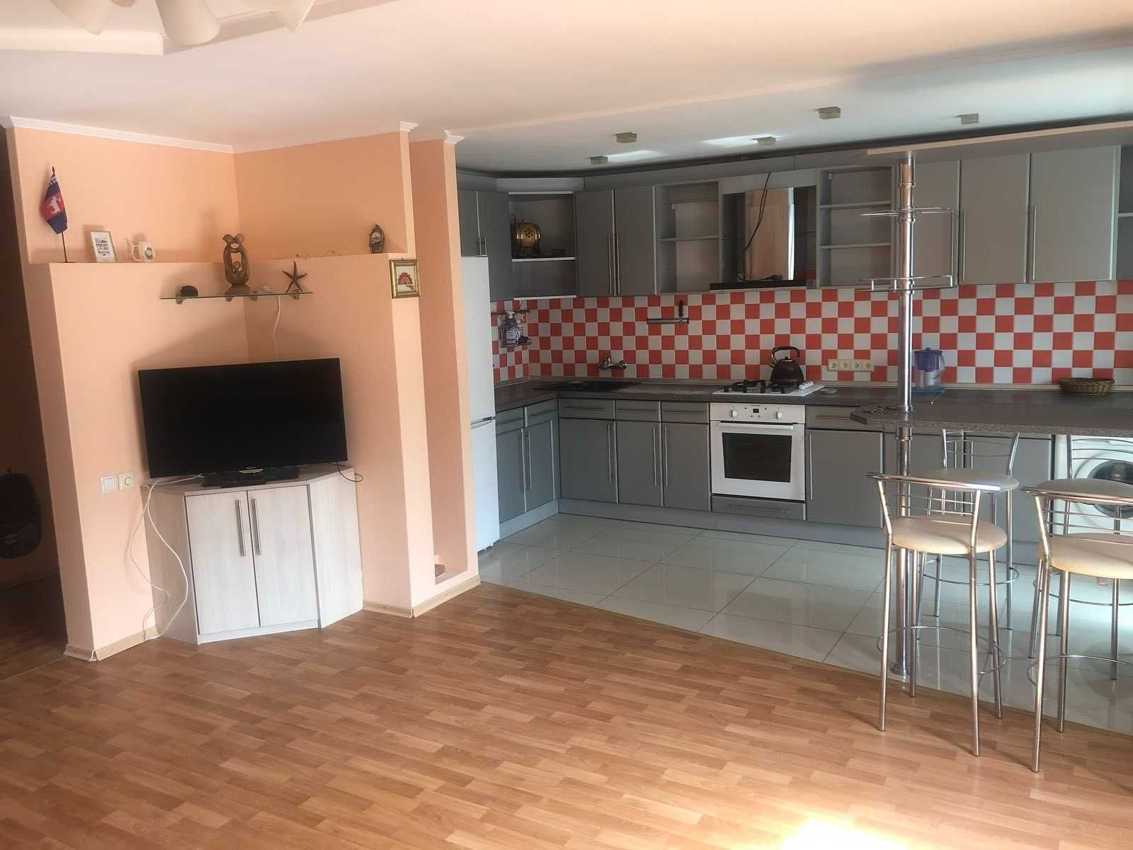 Вишгород, центр, трикімнатна!