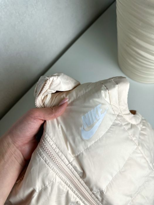 Жіноча жилетка Nike