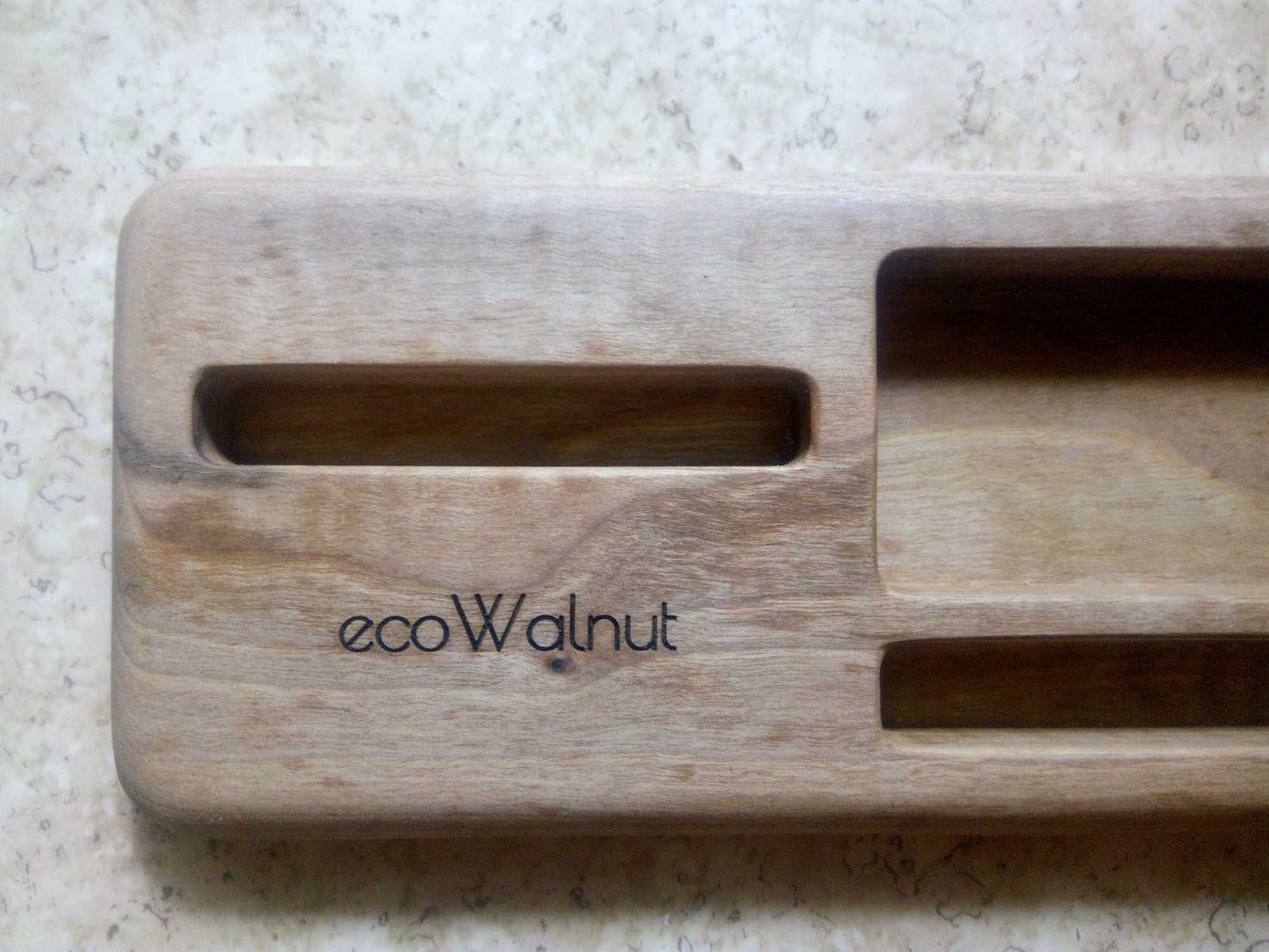 Подставка для смартфона и аксессуаров EcoWalnut. Дерево грецкого ореха
