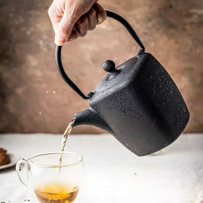 Duży Czajnik imbryk ŻELIWNY z sitkiem, zaparzacz do parzenia herbaty