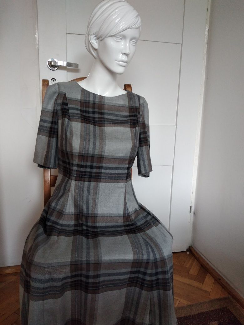 Wełniana sukienka 40