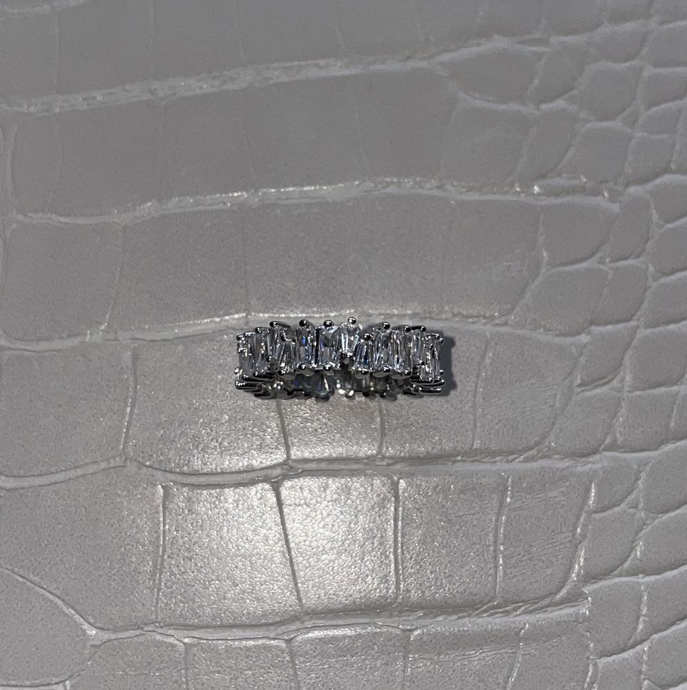 Nowy srebrny 925 pierścionek z diamencikami jak Swarovski rozm. 52