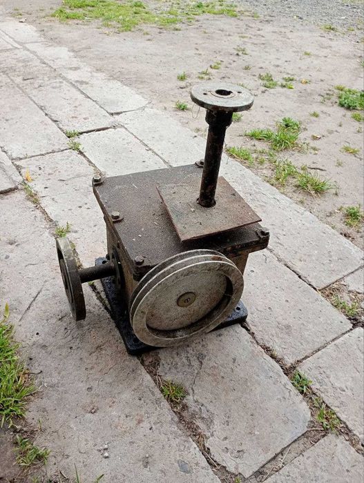 Редуктор на відкриття брами з шківом