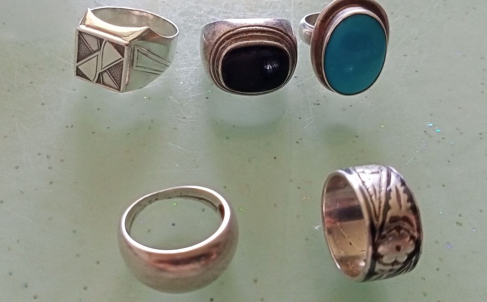 Срібні перстень з натуральним камінням