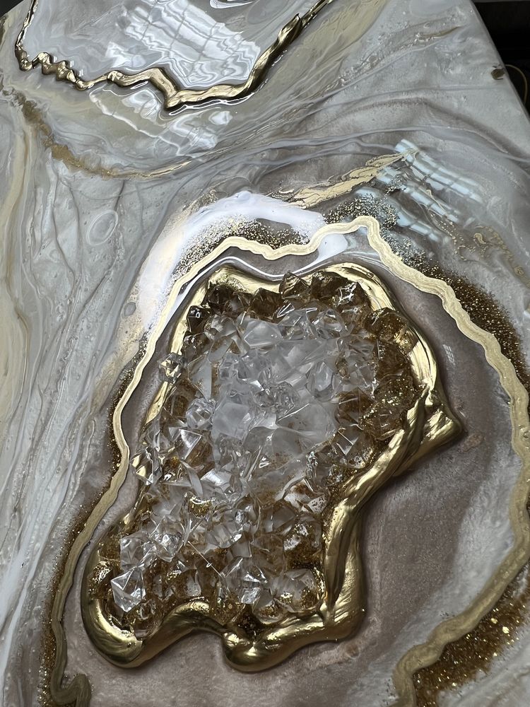 Картина из смолы resin epoxy geode пастель беж золото
