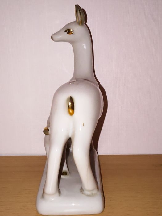 Статуэтка Олениха с олененком