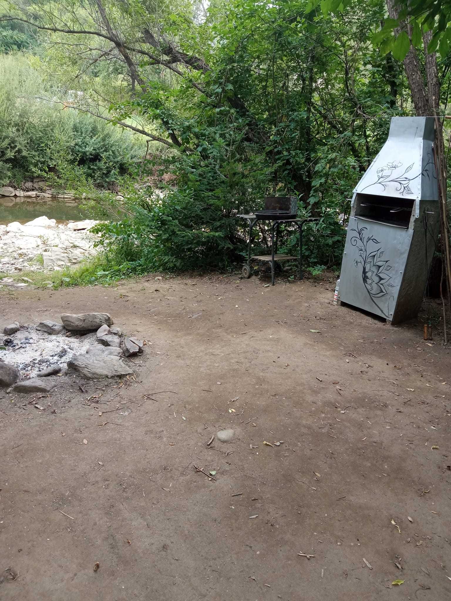 Domki letniskowe nad brzegiem rzeki Hoczewka, Mchawa -  Bieszczady