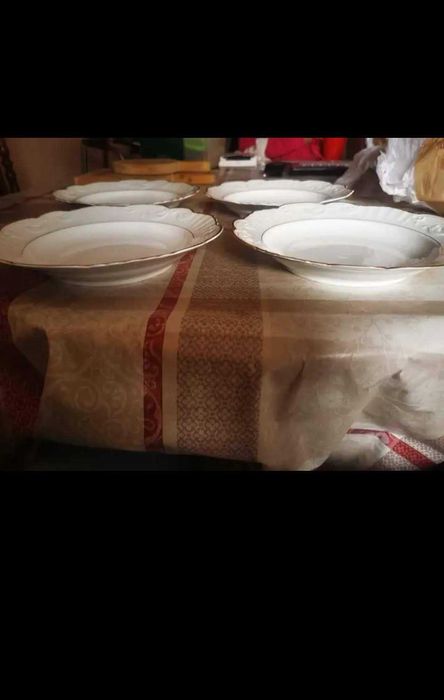 conjunto de loiça  antigo da vista alegre 40 pratos bordo dourado