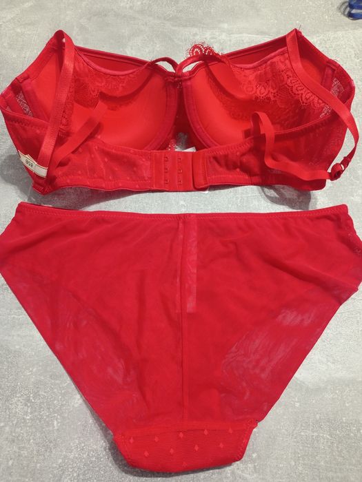 Комплект червоної сексуальної жіночої білизни)
