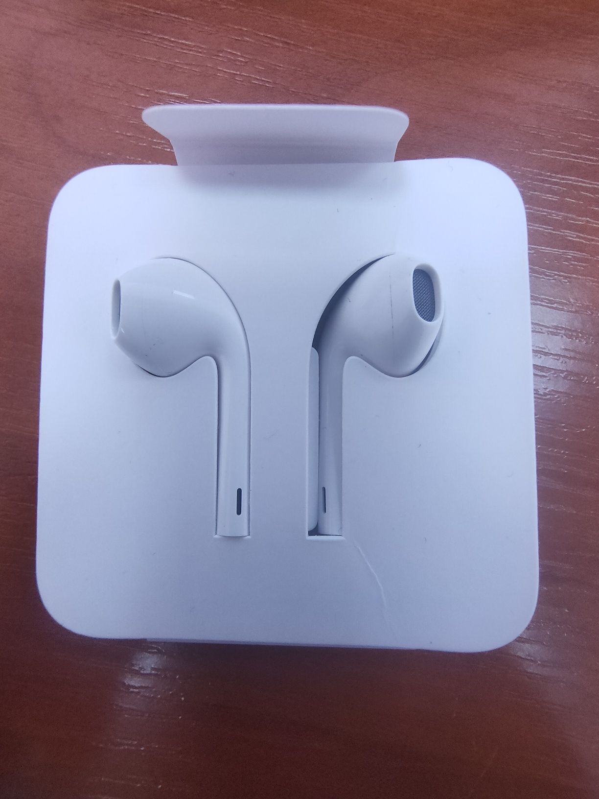 Навушники Apple EarPods with Lightning Connector