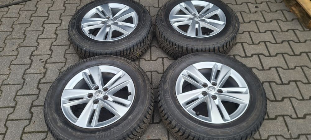 Kompet Kół  OPEL GRANDLAND  7JX17  ET 42   5X108   z oponami zimowym