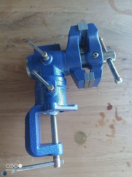 Тиски малые поворотные настольные