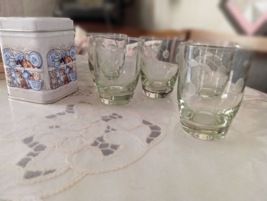 Рюмки                            .