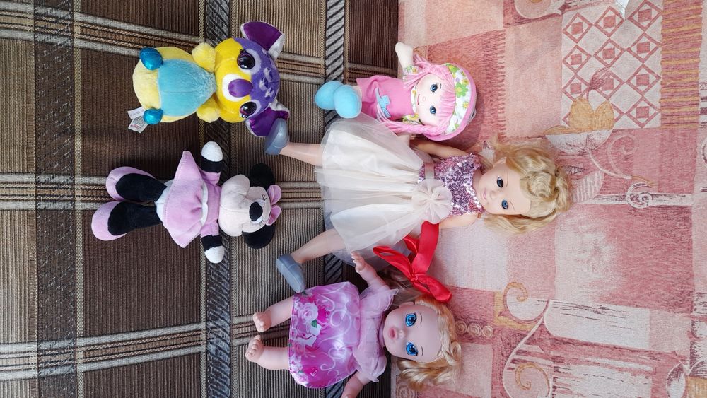 Ляльки, м'які іграшки