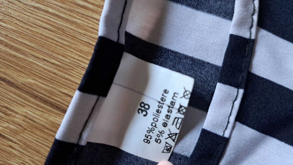 Bluzka hiszpanka odkryte ramiona w paski granat biel rozm M nowa