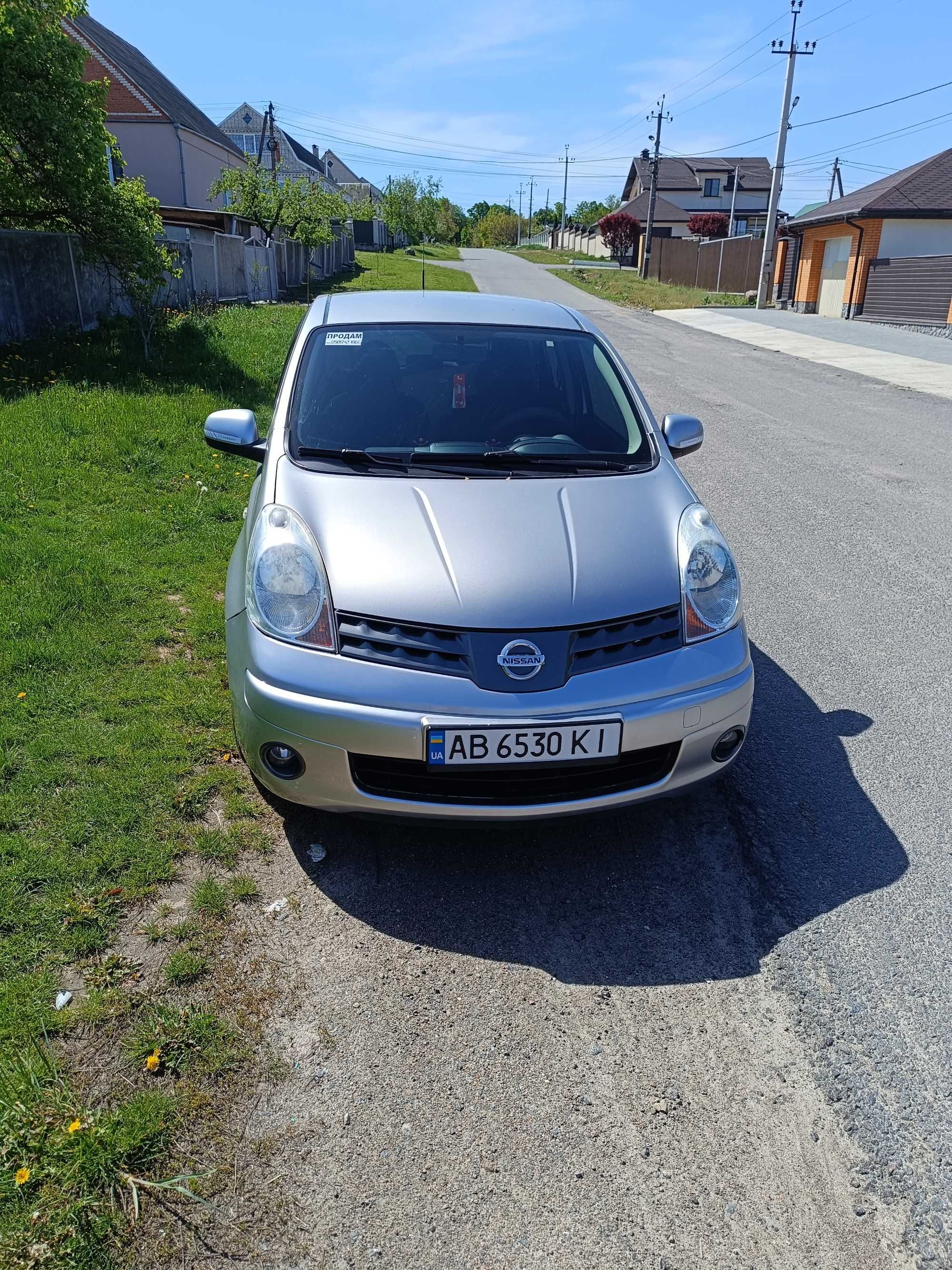 Продам автомобіль Nissan Note.