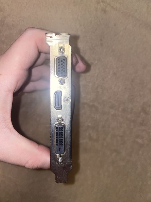 Продам видеокарту AMD Radeon R7 240 4GB