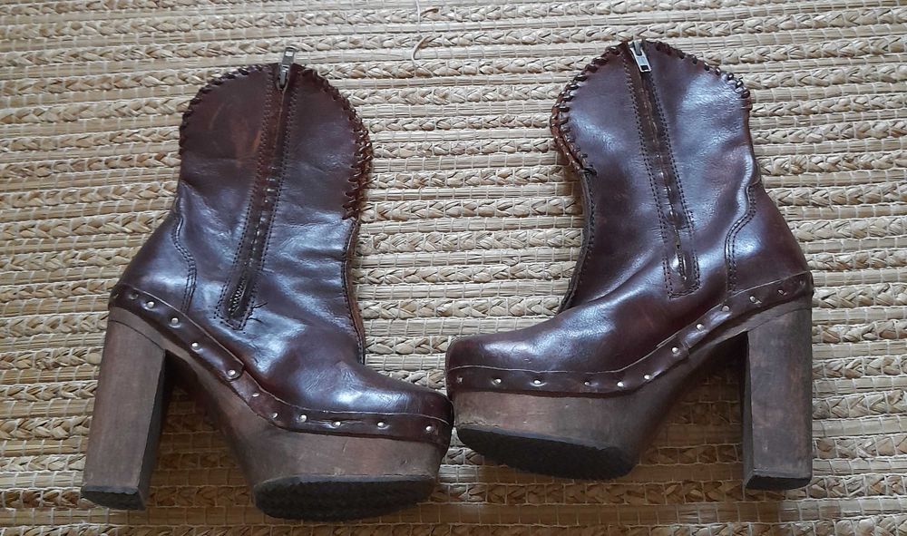 Botas em pele xuz tamanho 35