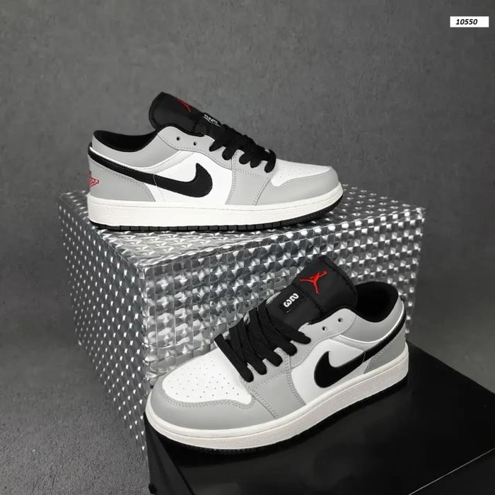 Кросівки Nike Air Jordan 1 Low Bred Toe 40-44