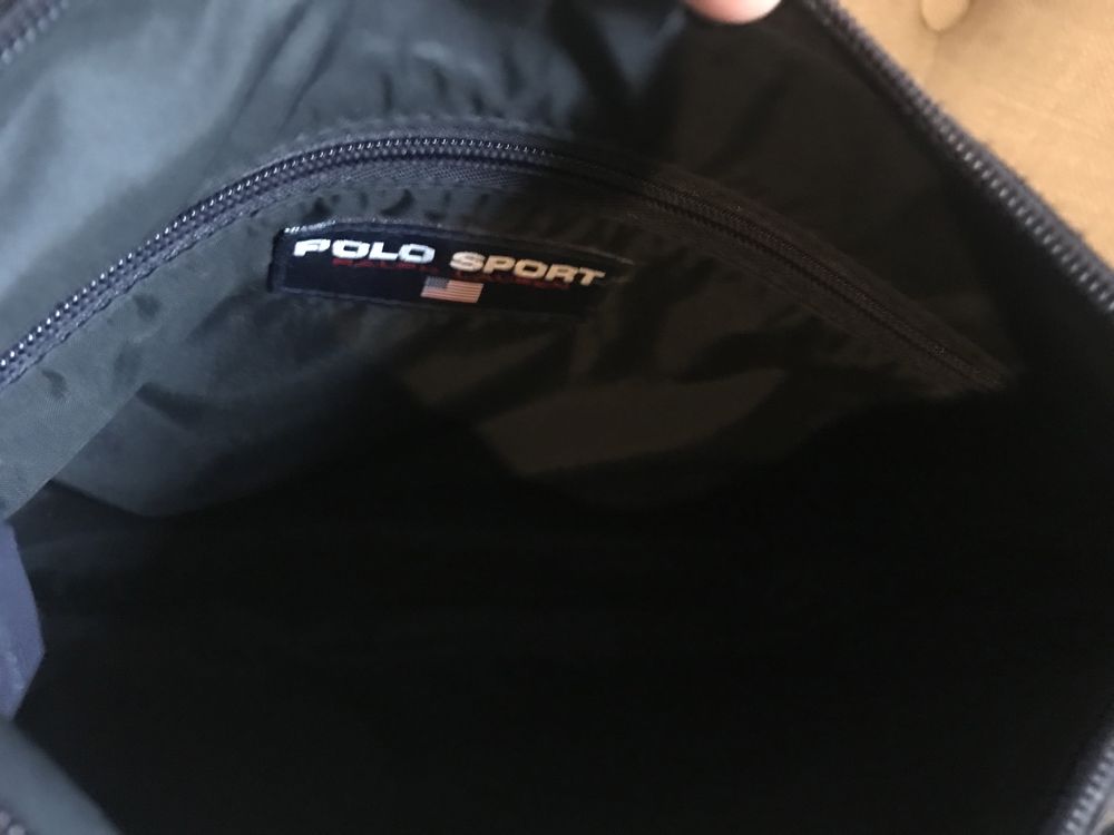 Mala azul escura marca Ralph Lauren