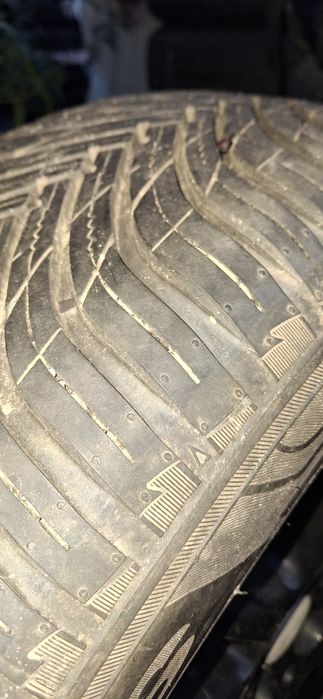 Opony zimowe 225/55 r17.