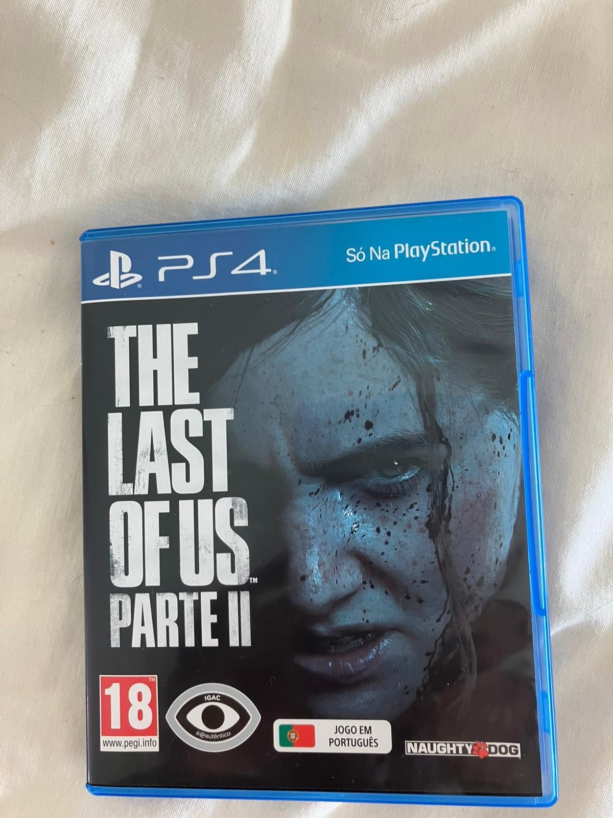 PS4 1TB + comando+ The Last of Us2