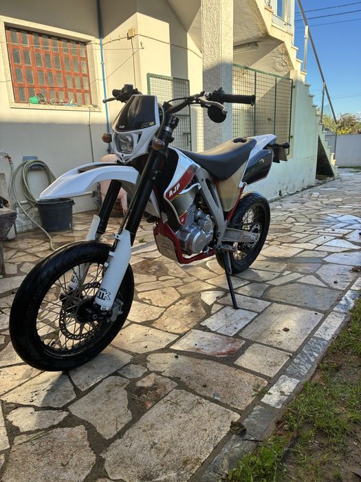 AJP PR4-125 PRO-Supermotard de 2018, A1