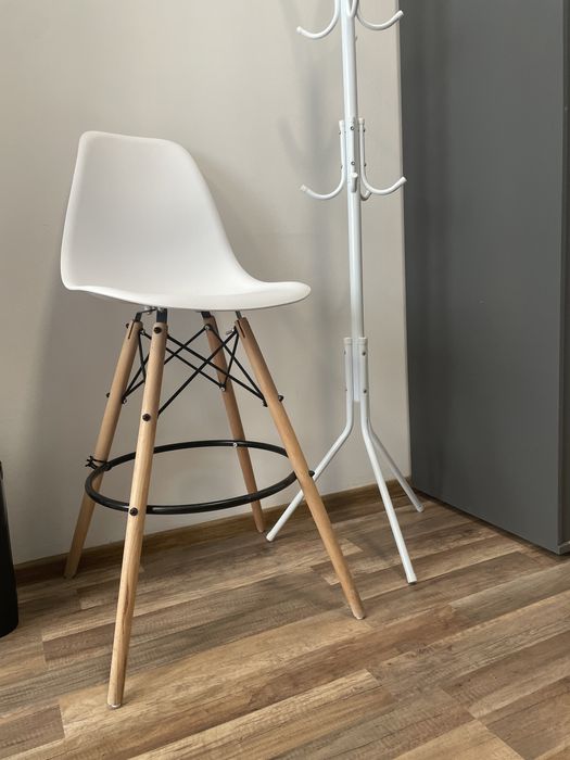 Fotel barowy skandynawski bialy