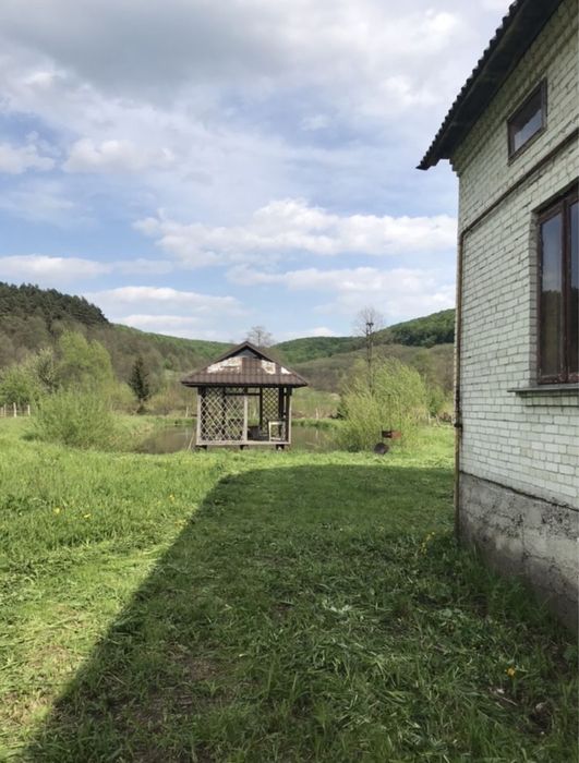 Продам будинок та земельну ділянку (разом з альтанкою та ставом)