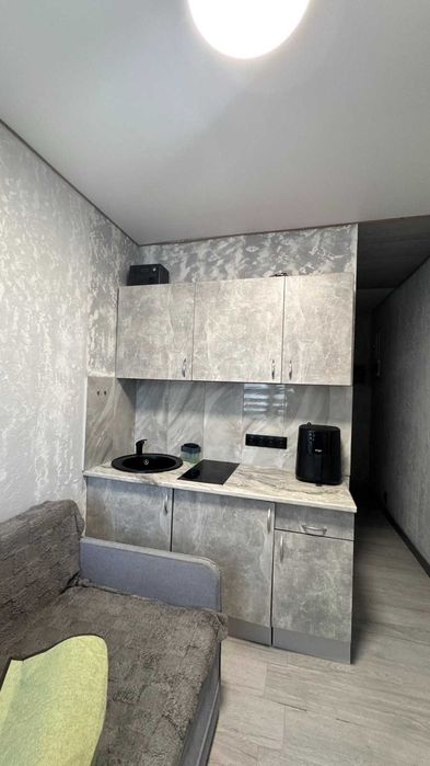 Продається 1-к.кв з якісним ремонтом поруч зі ст.м Берестейська