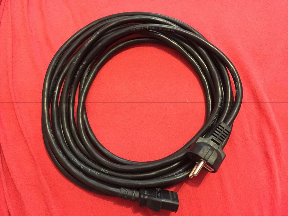 Kabel zasilania PC 10A250V 5metrów Bezhalogenowy 3x1.5mm^2 Czarny