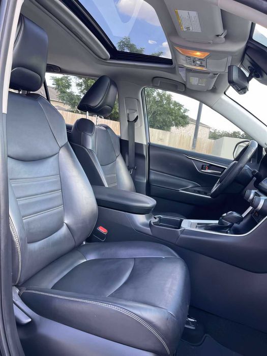 Toyota RAV4      2020