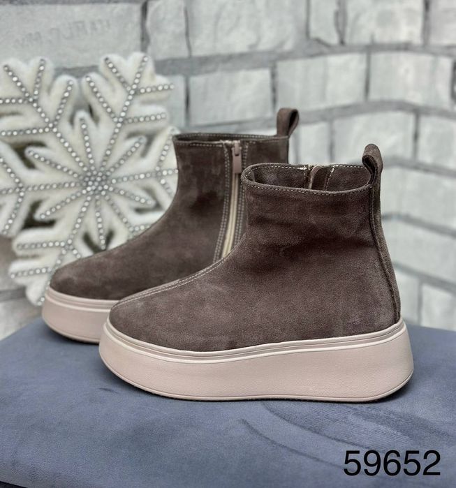 Жіночі шкіряні зимові черевики в кольорах