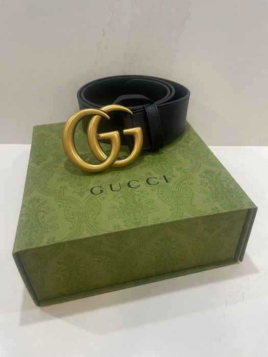 Cinto de couro Gucci fivela ouro intertravado preto tamanho 70