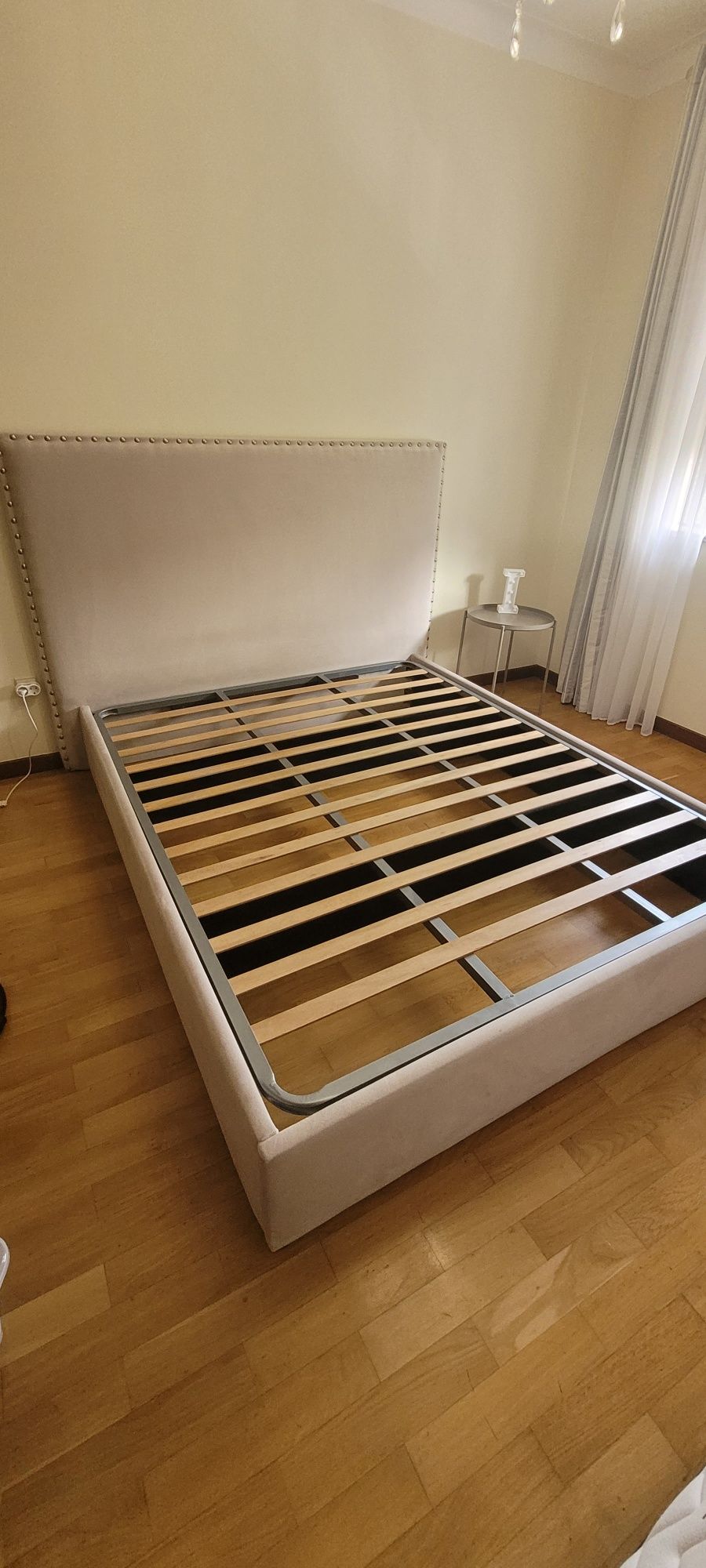 Vendo cama de casal NOVA!