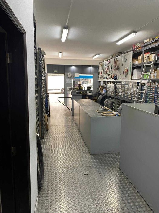 Vende-se loja centro do Porto