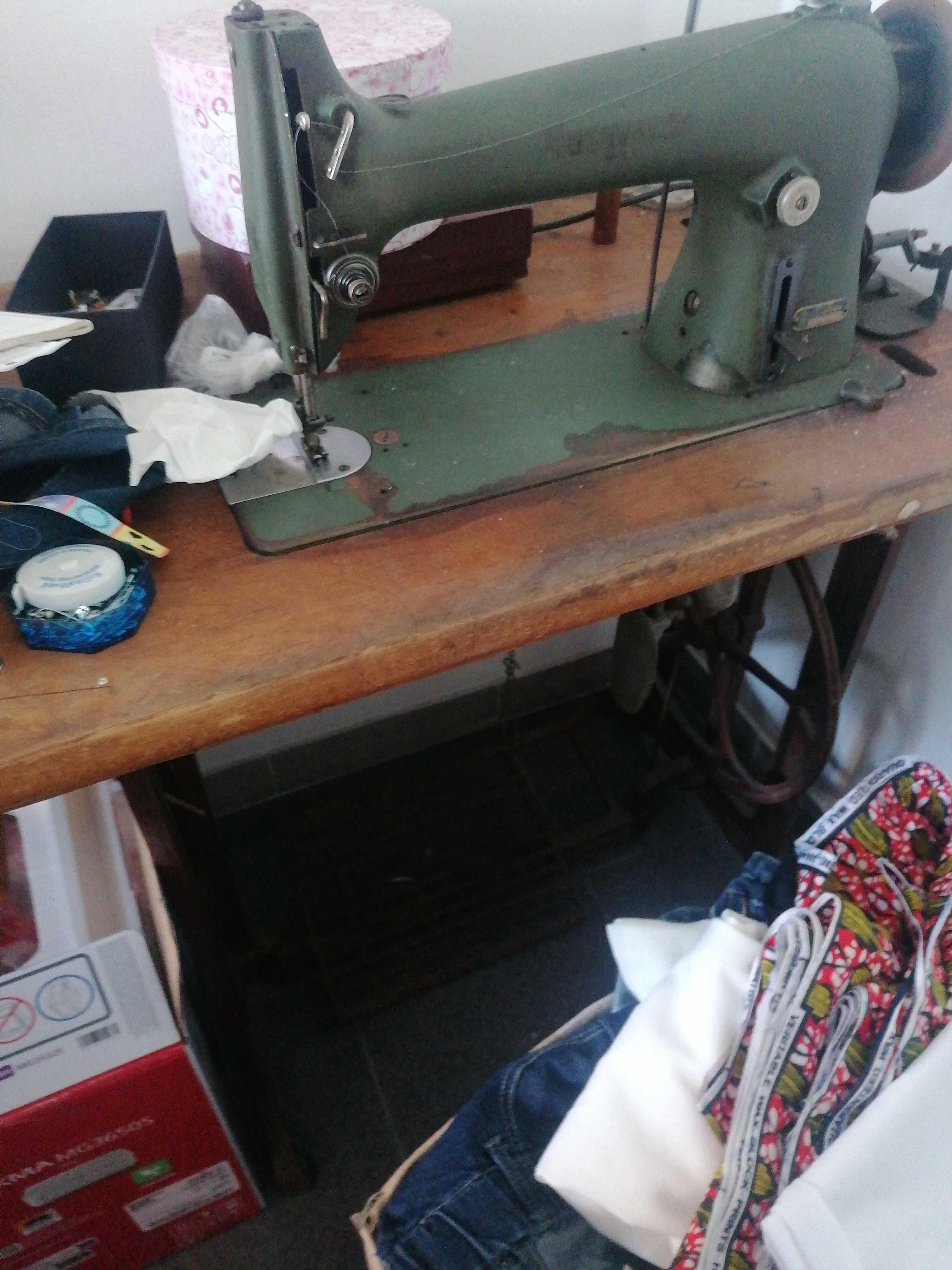 Máquina de costura Husquevarna