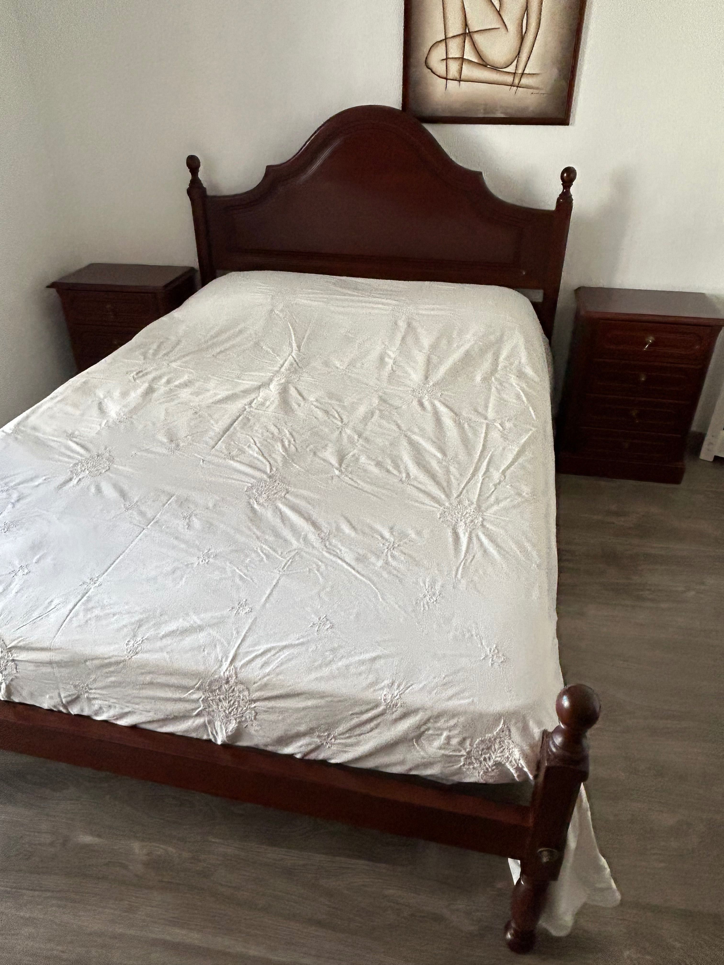 Cama de casal e colchões