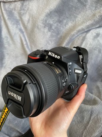 Aparat Nikon D5600 obiektyw Nikkor 35mm F/1.8G ED faktura jak nowy