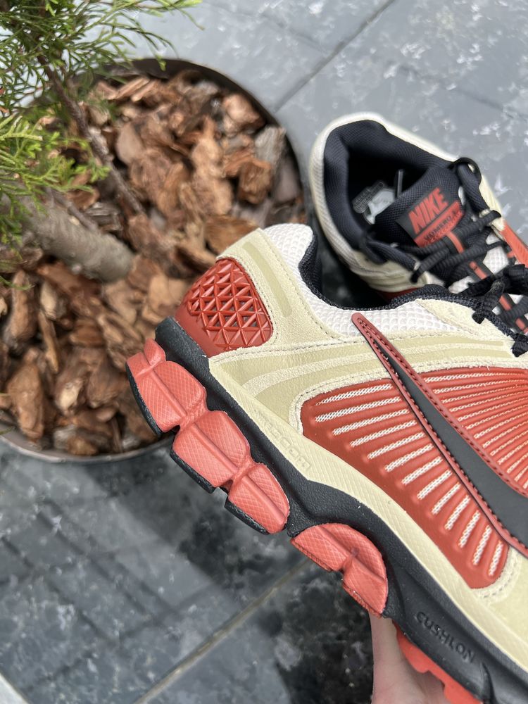 Оригінальні кросівки Nike Zoom Vomero 5 HF1553-201
