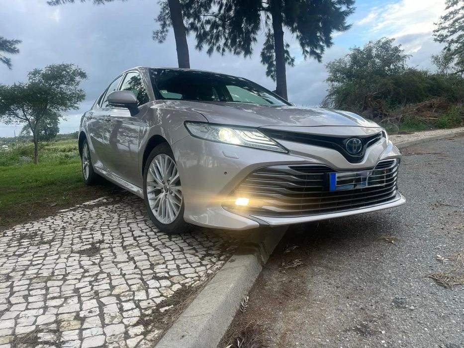 Toyota Camry 2.5 Hybrid Luxury