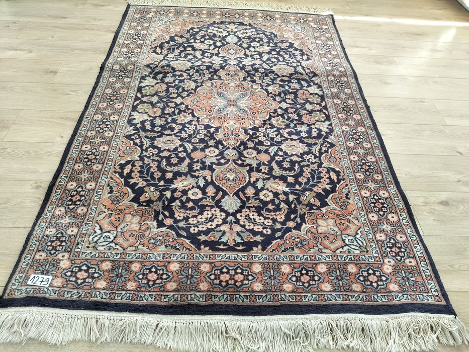 Przepiękny ręcznie tkany Irański wełniany dywan Ghoum 123x210cm