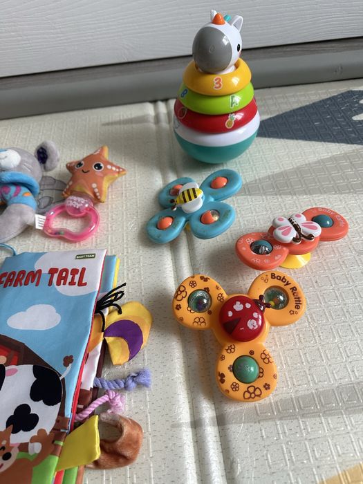 Іграшки дитячі від народження