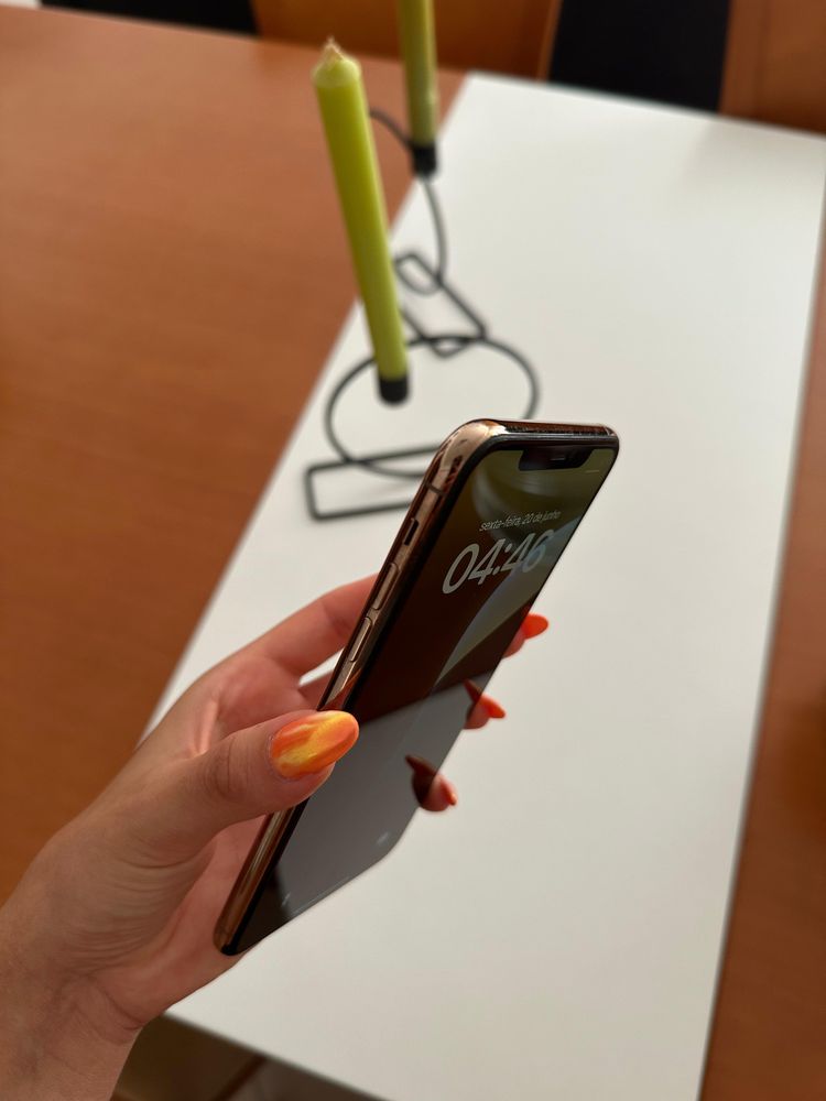 Vende-se Iphone 11 Pro Max S/acessórios