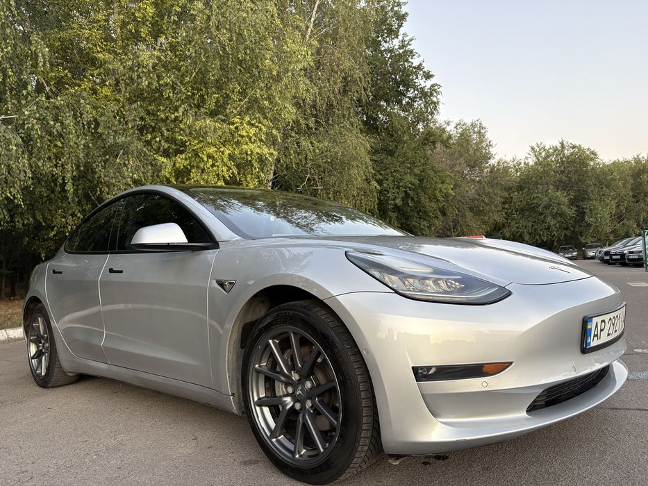 TESLA MODEL 3 В гарному станні