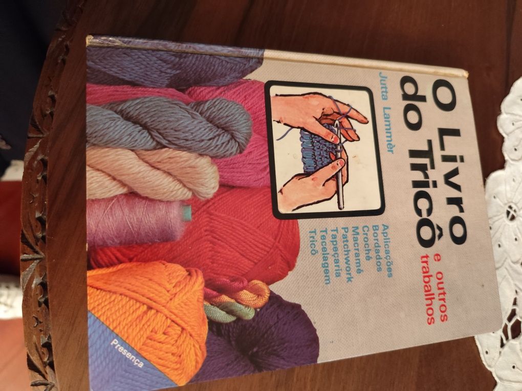 Livro de tricô e outros trabalhos