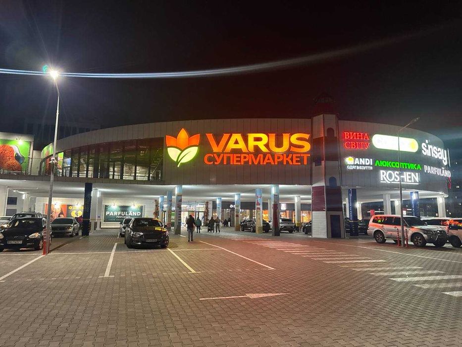 Оренда рекламних площин на фасаді ТРЦ Маяк А1